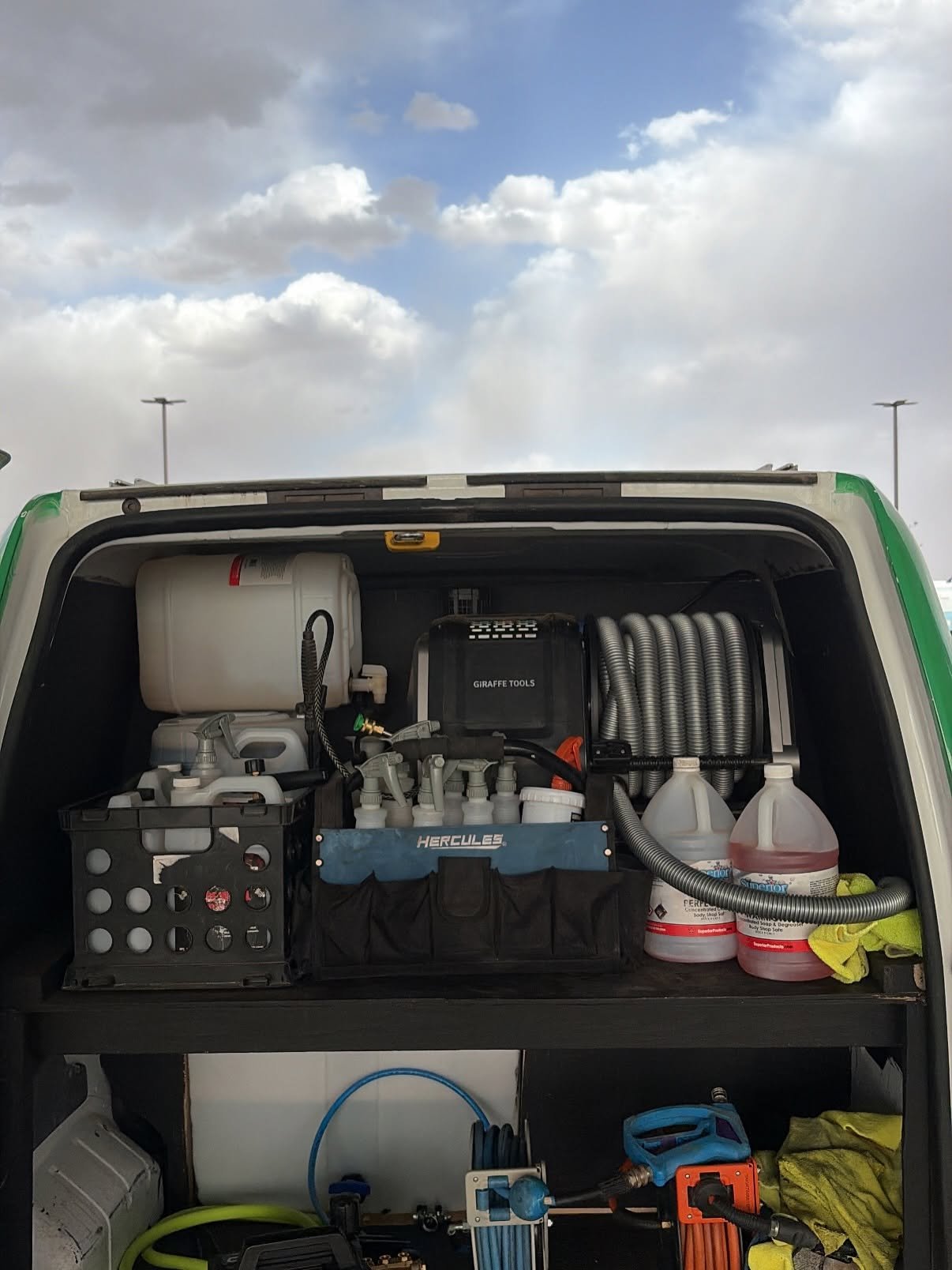 Organized mobile detailing equipment